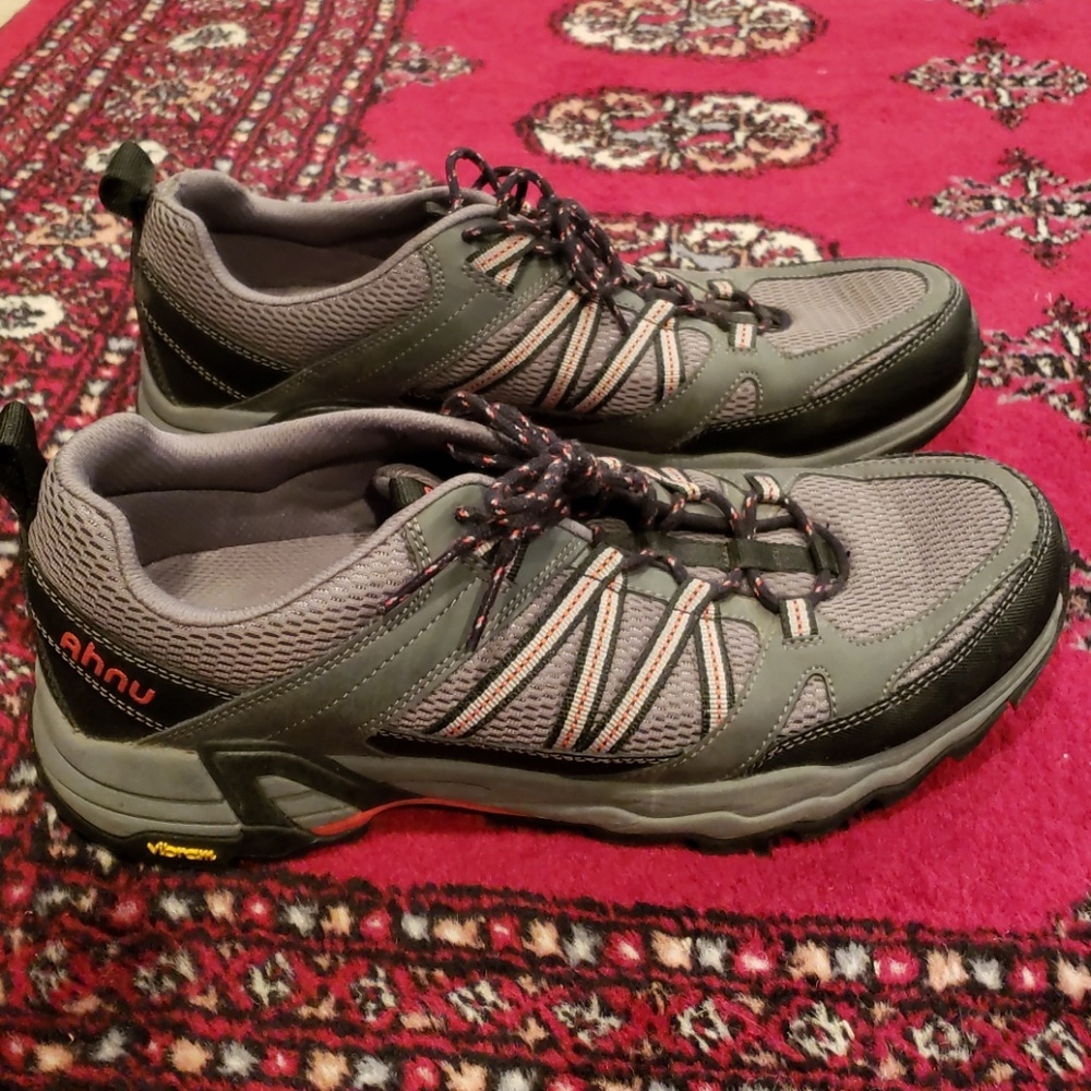 Ahnu men shoe